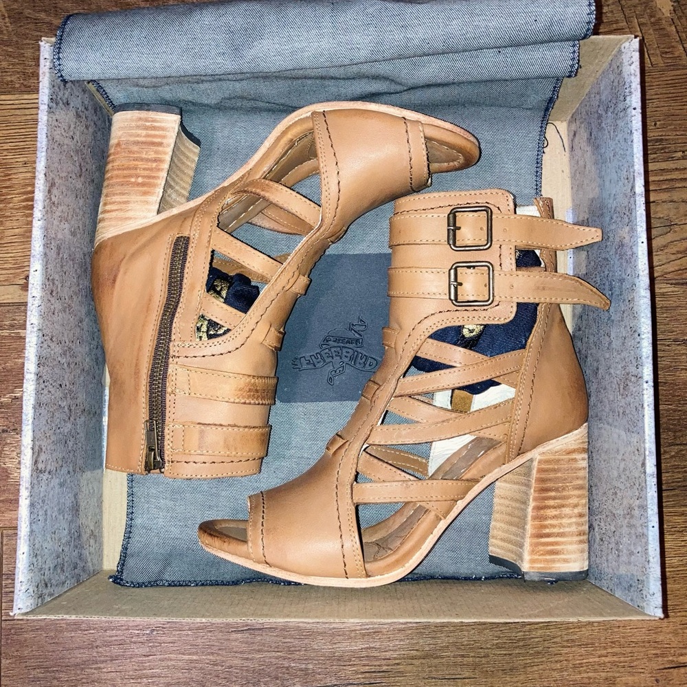 Women’s 10 heeled sandal “Tiara” by Freebird